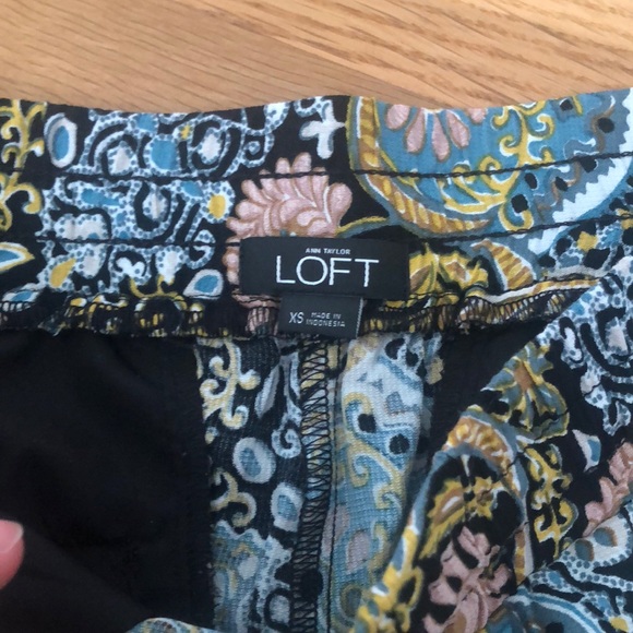 Ann Taylor LOFT patterned pants - Picture 4 of 5